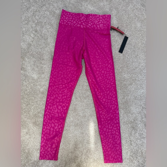 Carbon38  High Rise Leopard Takara Shine Leggings in Berry Pink size Medium NWT - Picture 5 of 11